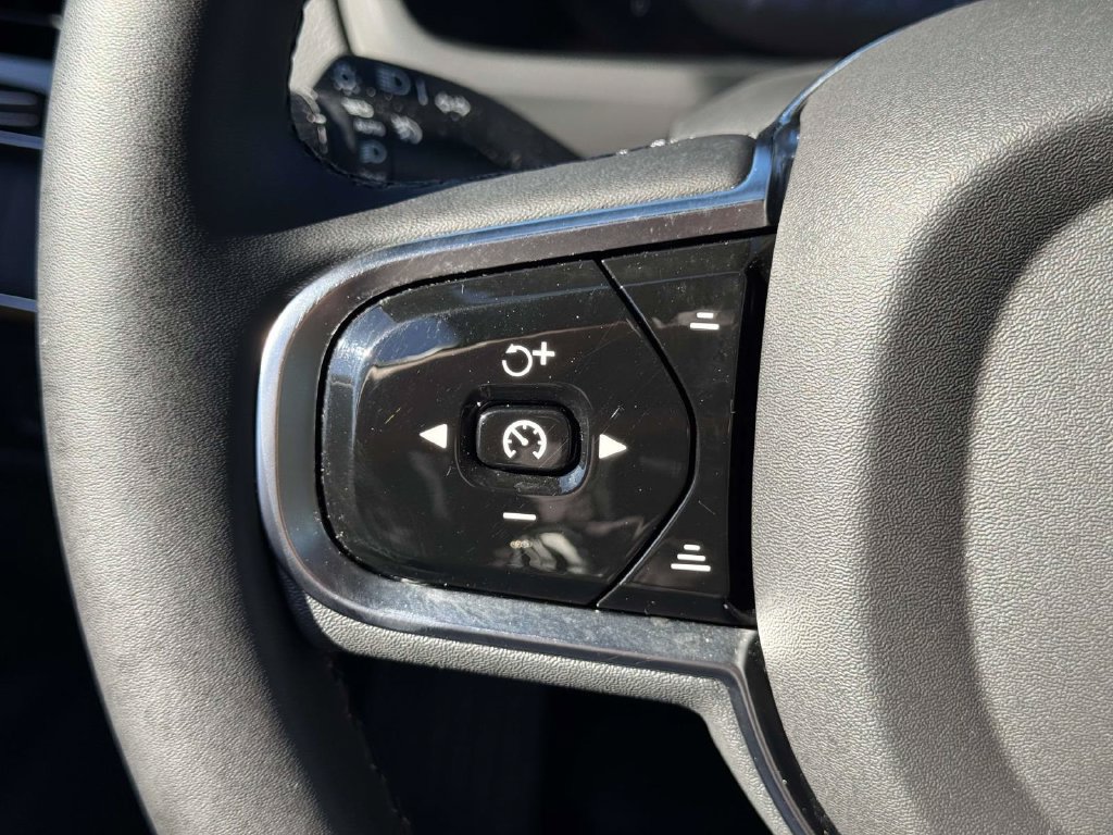Certified 2025 Volvo XC90 T8 Ultra w/ Protection Package Premier AWD/4WD image 18