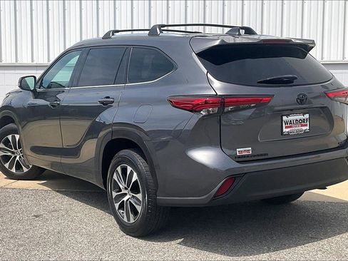 Used 2020 Toyota Highlander XLE FWD image 15