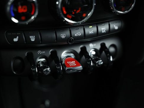Used 2024 MINI Cooper 2-Door Hardtop FWD image 36