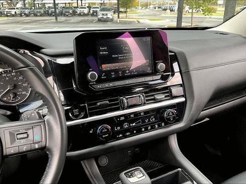 Certified 2025 Nissan Pathfinder SV image 6