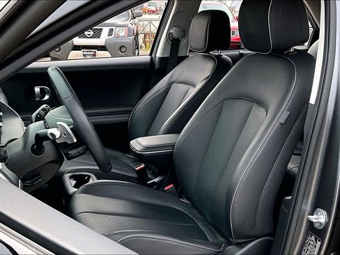 Used 2023 Hyundai Ioniq 5 Limited image 8