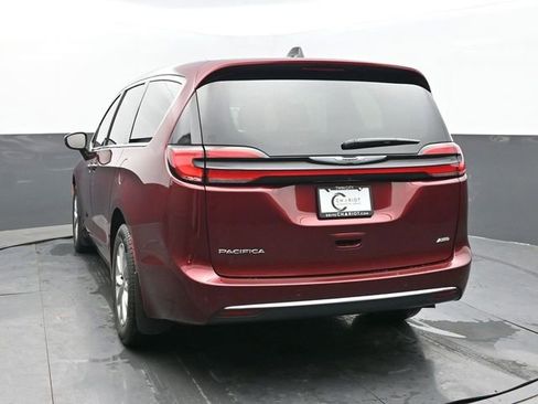 Used 2023 Chrysler Pacifica Touring-L AWD/4WD image 4