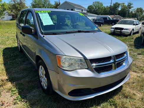 Used 2014 Dodge Grand Caravan American Value Package FWD image 3