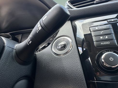 Used 2020 Nissan Rogue SV image 27