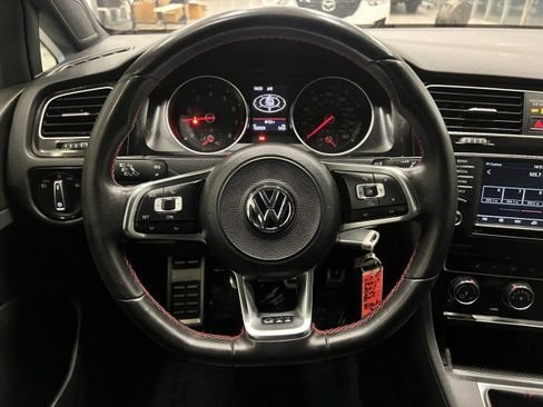 Used 2017 Volkswagen Golf S image 20