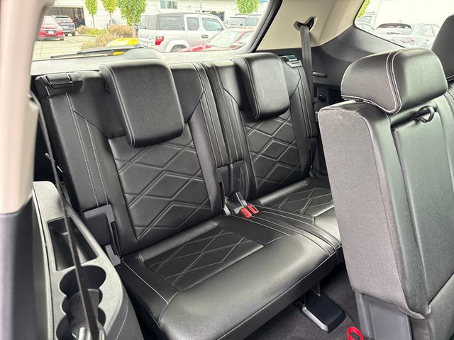 Used 2025 Volkswagen Atlas SE AWD/4WD image 12