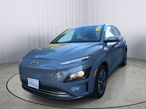 Used 2022 Hyundai Kona SEL w/ Convenience Package FWD image 2