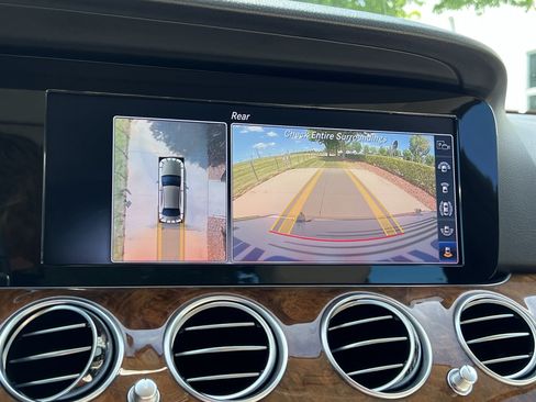 Used 2019 Mercedes-Benz E 300 4MATIC image 25