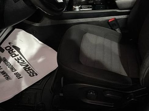 Used 2019 Ford Edge SE image 25