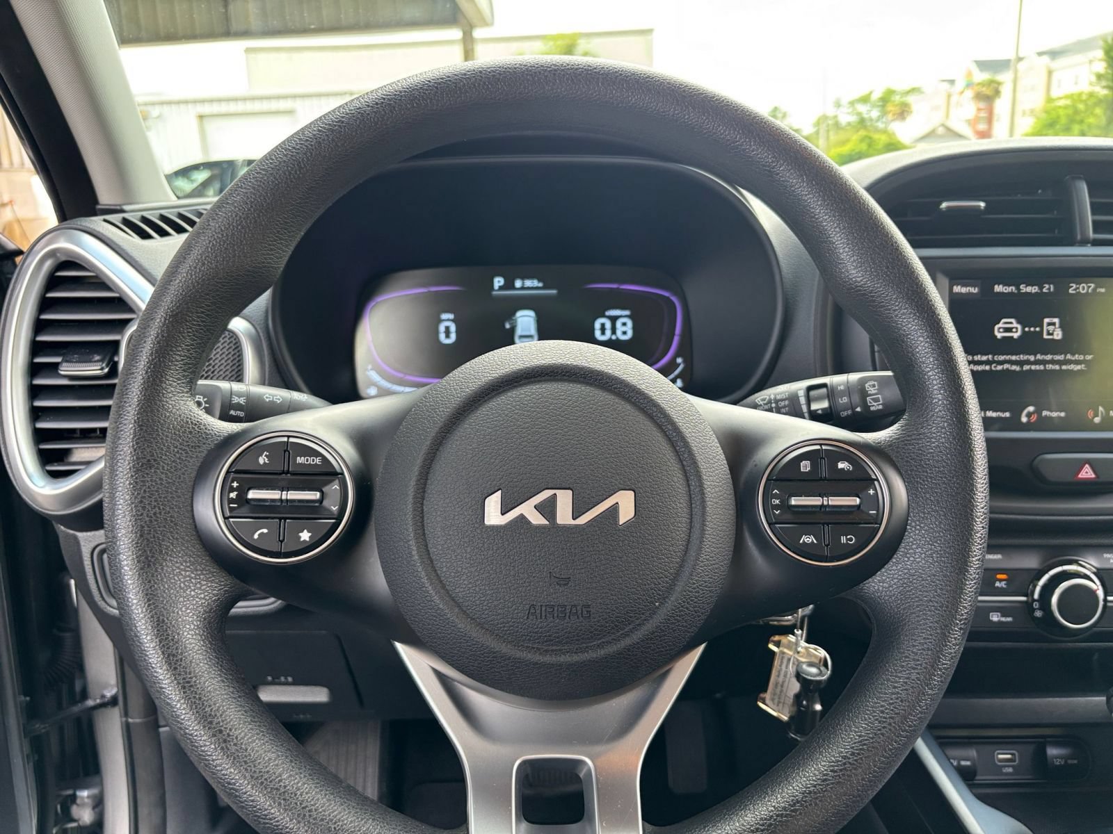 Used 2025 Kia Soul LX w/ LX Technology Package FWD image 25