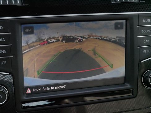 Used 2017 Volkswagen GTI SE image 29