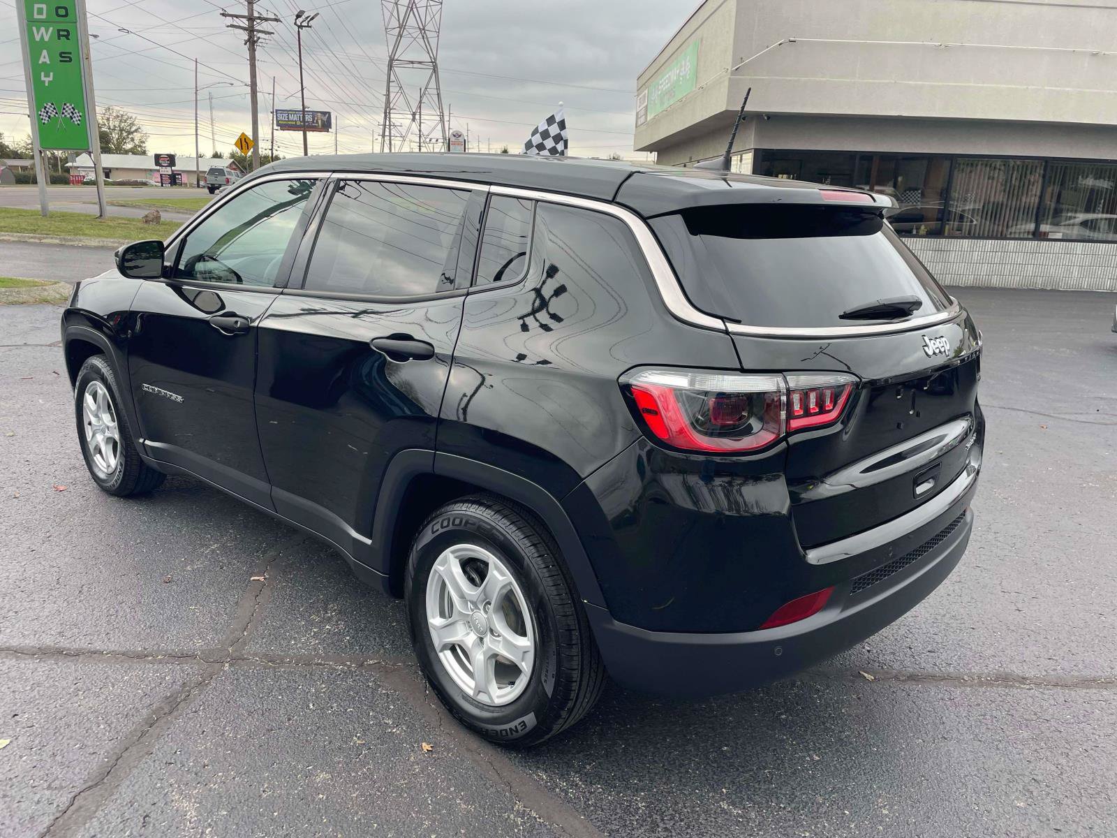 Used 2022 Jeep Compass Sport FWD image 5