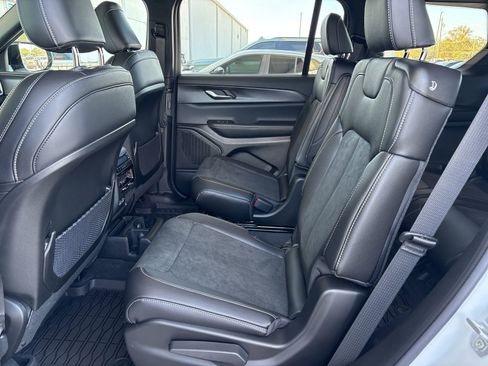 New 2025 Jeep Grand Cherokee L Altitude image 12