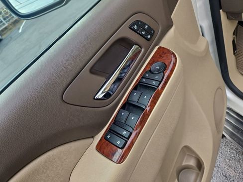 Used 2013 Chevrolet Avalanche LTZ image 13