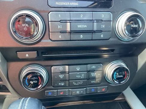 Used 2018 Ford F150 Lariat w/ Equipment Group 502A Luxury AWD/4WD image 34