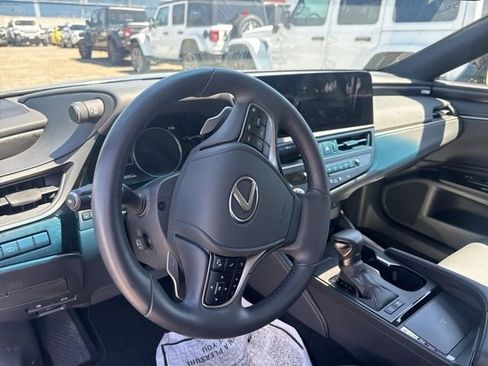 Used 2024 Lexus ES 300h w/ Premium Package image 10