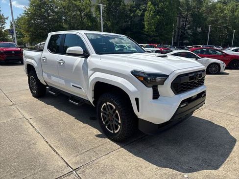 Certified 2025 Toyota Tacoma TRD Sport AWD/4WD image 9