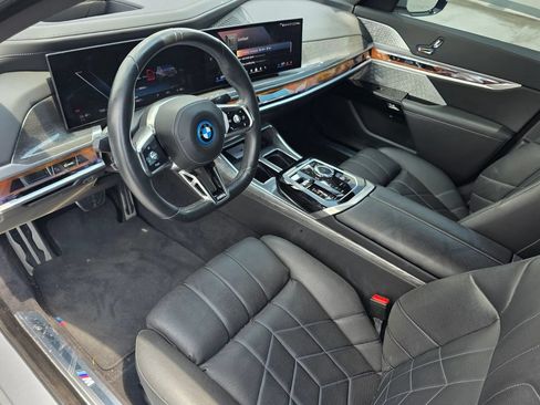 Used 2023 BMW i7 xDrive60 AWD/4WD image 10