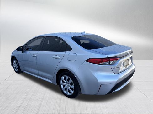 Used 2022 Toyota Corolla LE image 8
