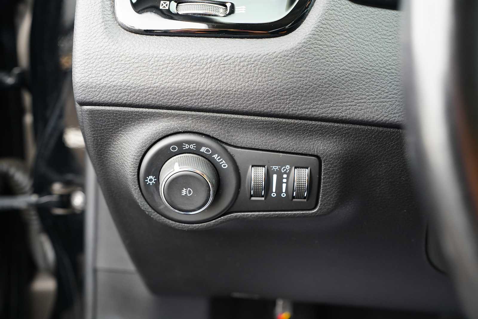 Used 2021 Jeep Compass Limited AWD/4WD image 21