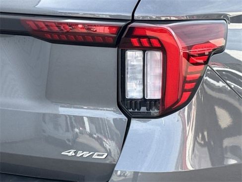 Used 2025 Ford Explorer Platinum w/ LUX Leather Package image 7