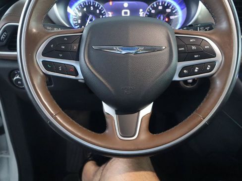 Used 2018 Chrysler Pacifica Limited w/ Advanced Safetytec Group FWD image 19