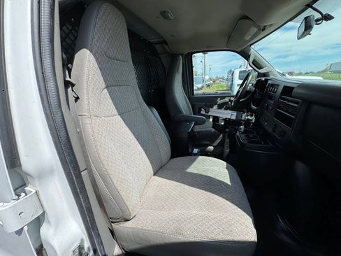 Used 2016 Chevrolet Express 2500 RWD image 10