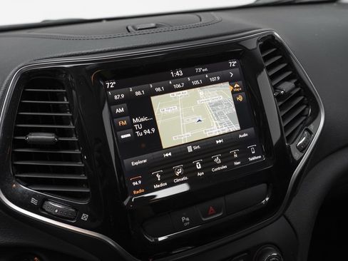 Used 2019 Jeep Cherokee Limited image 25