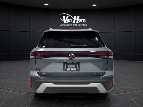 Used 2025 Volkswagen Tiguan SE AWD/4WD image 6