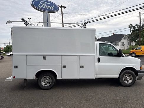 Used 2023 Chevrolet Express 3500 w/ Power Convenience Package RWD image 5