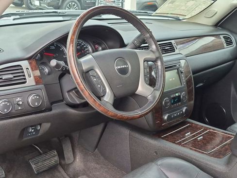 Used 2011 GMC Sierra 2500 Denali AWD/4WD image 2