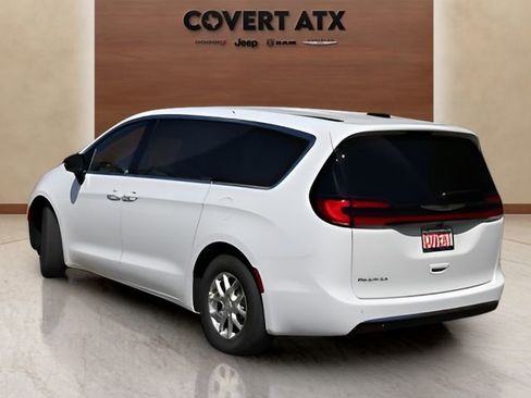 New 2026 Chrysler Pacifica Select image 3