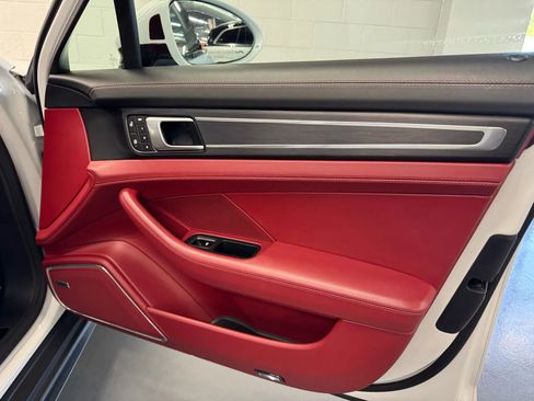 Used 2023 Porsche Panamera 4 Platinum Edition image 33