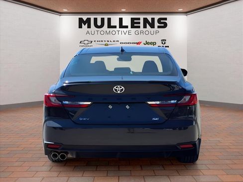 Used 2025 Toyota Camry SE image 6