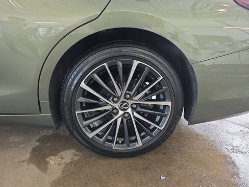 Certified 2025 Lexus ES 300h w/ Premium Package image 32