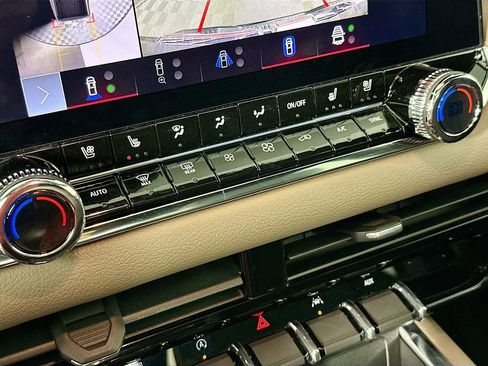 Used 2023 GMC Canyon Denali image 17