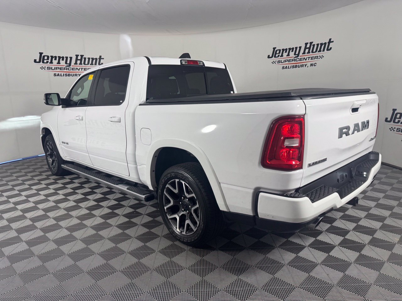 Used 2026 RAM 1500 Laramie w/ Sport Appearance Package AWD/4WD image 9