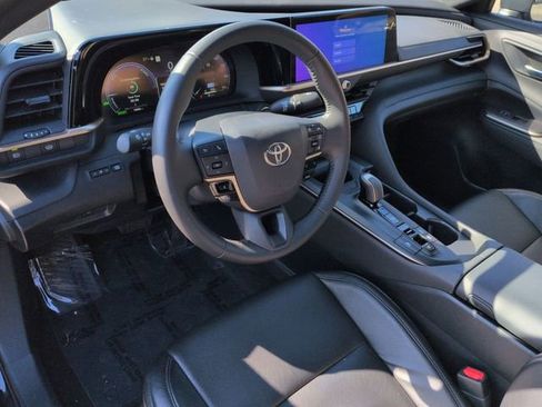 Used 2023 Toyota Crown XLE image 11