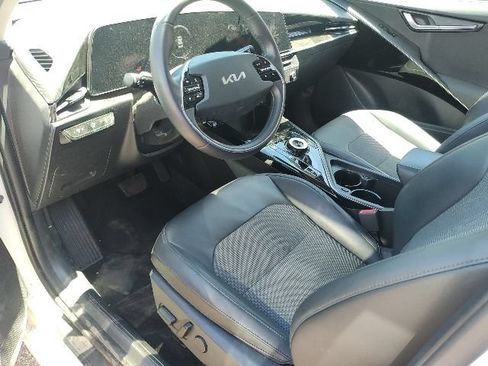 Used 2023 Kia Niro Wind FWD image 2