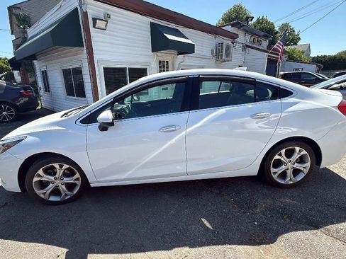 Used 2017 Chevrolet Cruze Premier FWD image 4