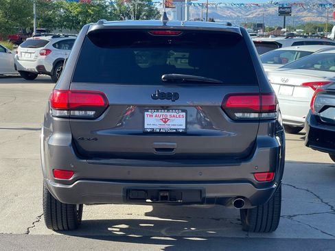 Used 2019 Jeep Grand Cherokee Altitude AWD/4WD image 6