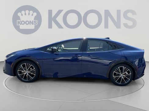 Used 2025 Toyota Prius XLE AWD/4WD image 2