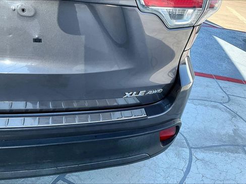 Used 2016 Toyota Highlander XLE image 24