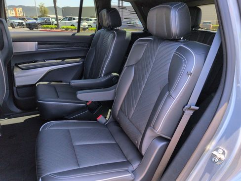 Used 2026 Cadillac Vistiq Platinum AWD/4WD image 31