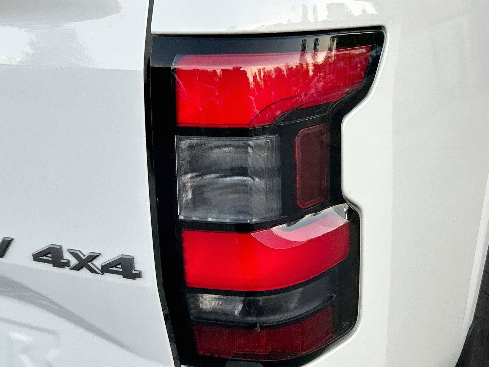 Used 2024 Nissan Frontier SV AWD/4WD image 12
