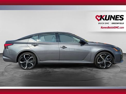 Used 2024 Nissan Altima 2.5 SR FWD image 12