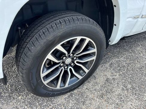 Used 2025 RAM 1500 Limited AWD/4WD image 18