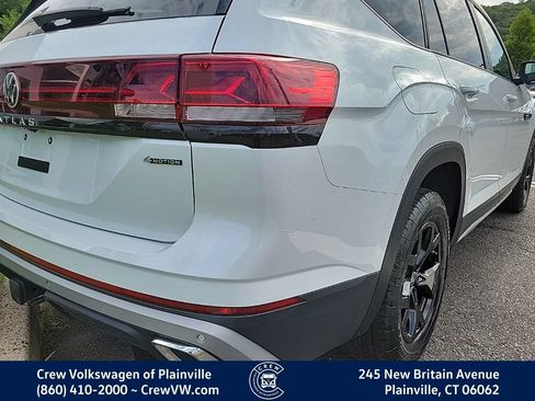 Certified 2024 Volkswagen Atlas Peak Edition SEL AWD/4WD image 31