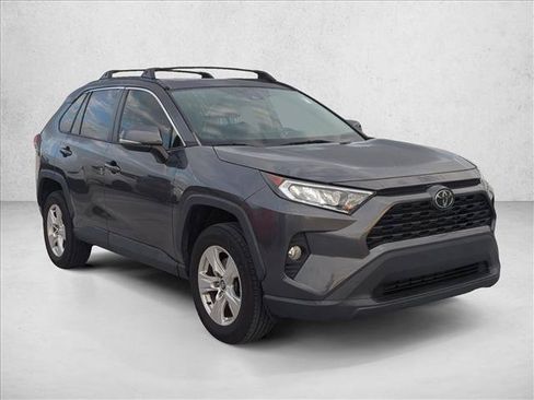 Used 2021 Toyota RAV4 XLE w/ Convenience Package FWD image 3