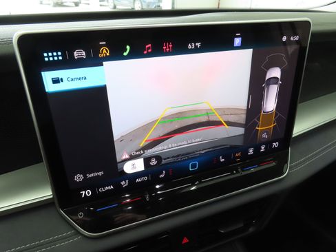 New 2026 Volkswagen Tiguan SE FWD image 17